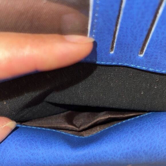 NWOT Multi compartment cobalt blue vegan wallet - Picture 8 of 11